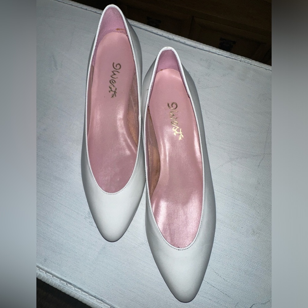 Vintage Nine West White Slip On Flats, Size 7.5